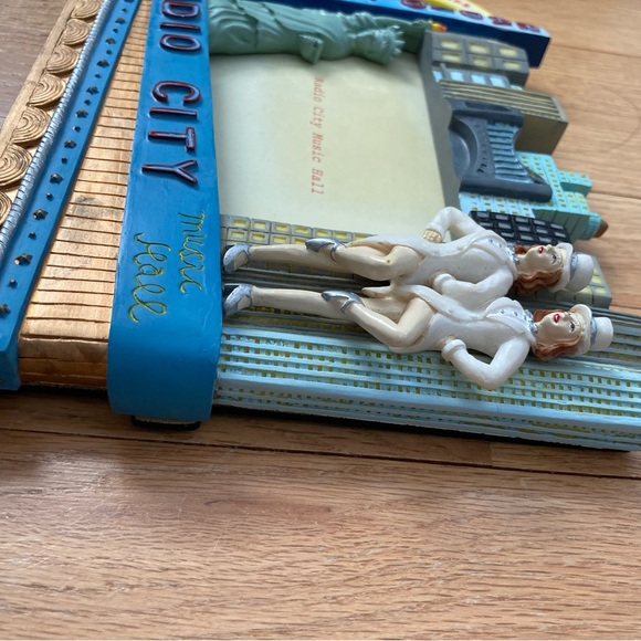 Vintage NIB “75 Years RADIO CITY ROCKETTES” 3D Photo Frame. Ceramic.
2008 - Picture 9 of 14